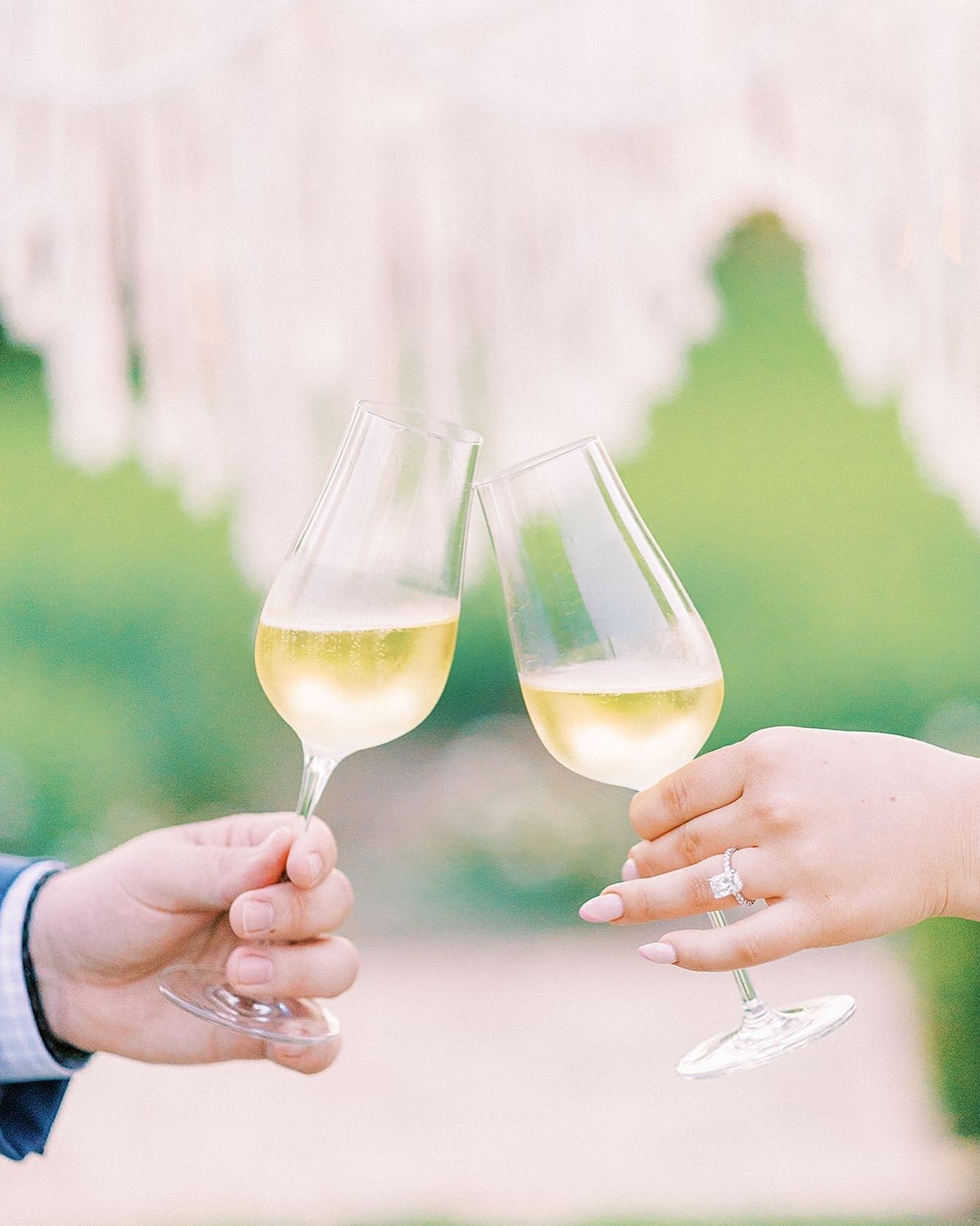 THE DETAILS MATTER, no matter how big or small!⁠⁠
⁠⁠
From florals to location, we are here to guide you through every step and every detail in order to make sure your proposal is perfect for the two of you.⁠⁠
⁠⁠
❤️ Drinks - Whether you both love champagne, beer, or a refreshing mock-tail, it's important to cheers in celebratory fashion!⁠⁠
⁠⁠
❤️ Candles - Day or night, candles will set the scene and create the perfect ambience for your lasting experience.⁠⁠
⁠⁠
❤️ Balloons - They are, after all, the universal symbol for celebrations! We have wonderful local recommendations for balloon companies that can take your event 0 to 60 with stunning balloon designs.⁠⁠
⁠⁠
What is a detail you could never leave out of your proposal experience, aside from the ring of course? Let us know below ⁠⁠
⁠⁠
_⁠⁠
Proposal Design: @amore_austin⁠⁠
Photography: @sarahtribettphoto⁠⁠
Location: @commodoreperryauberfe⁠⁠